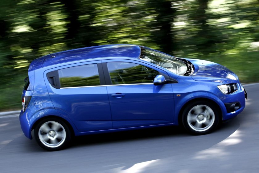 Chevrolet aveo hatchback 2012