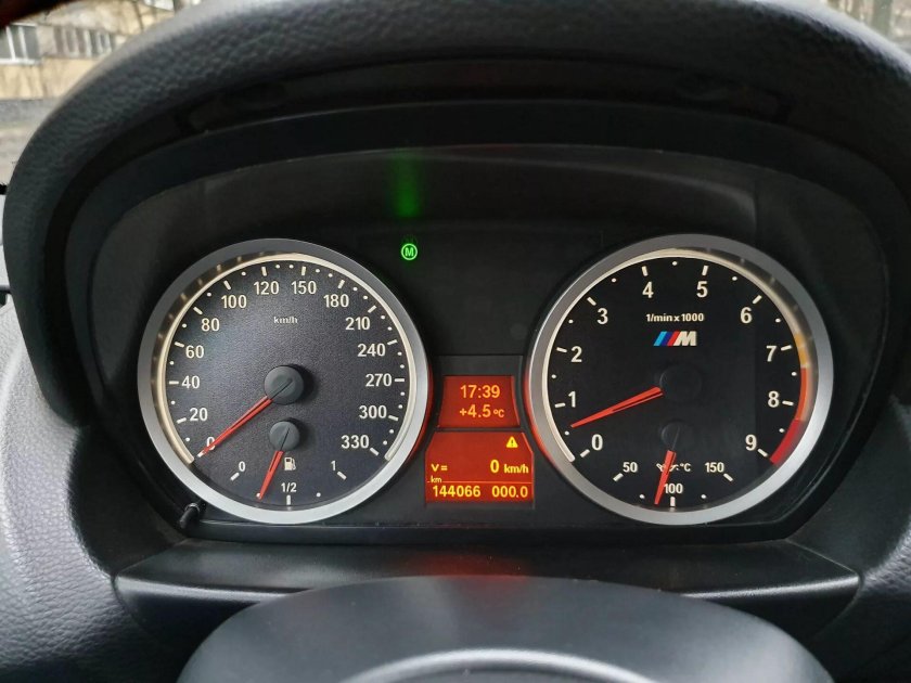 BMW 1 приборная панель