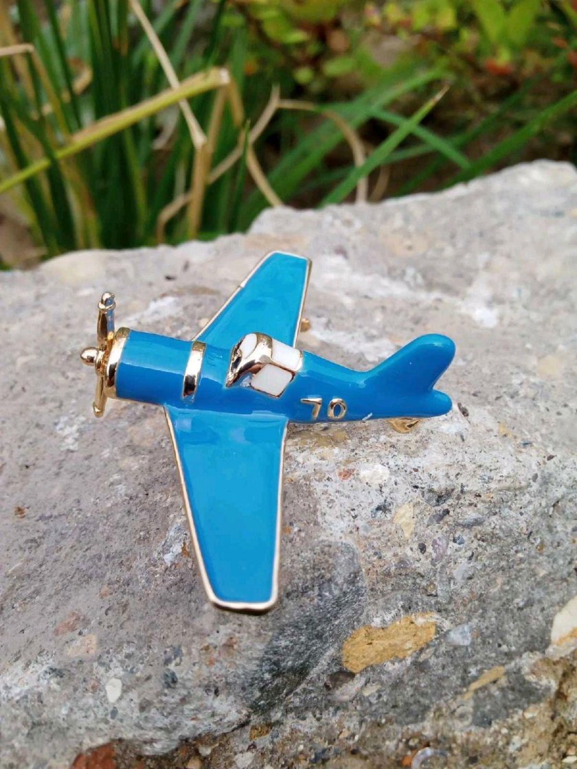 Брошь самолет
