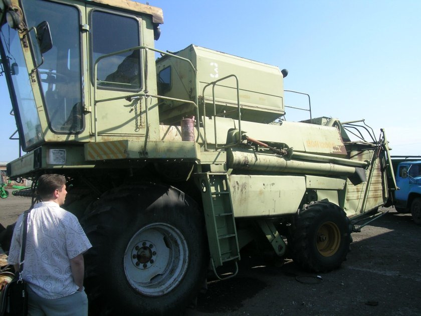Комбайн Дон 1200