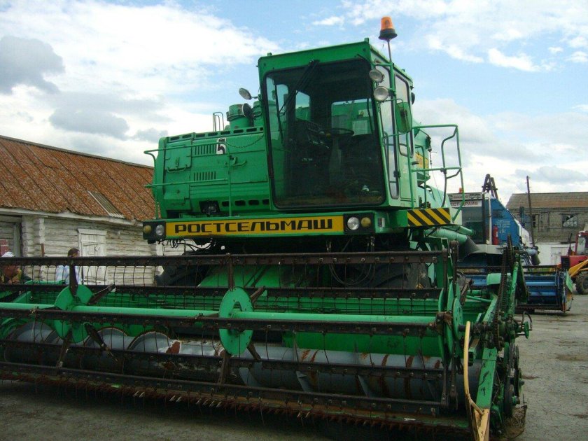 Комбайн Енисей 1500