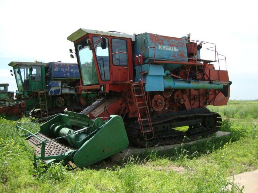 Рисоуборочный комбайн Дон 1500