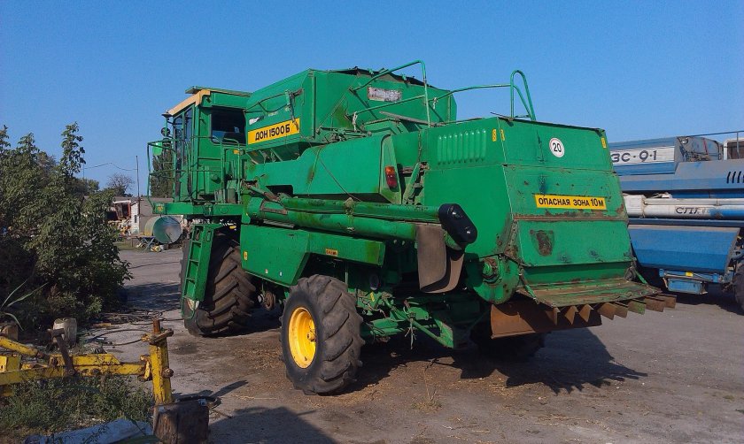 Комбайн Ростсельмаш Дон 1500б