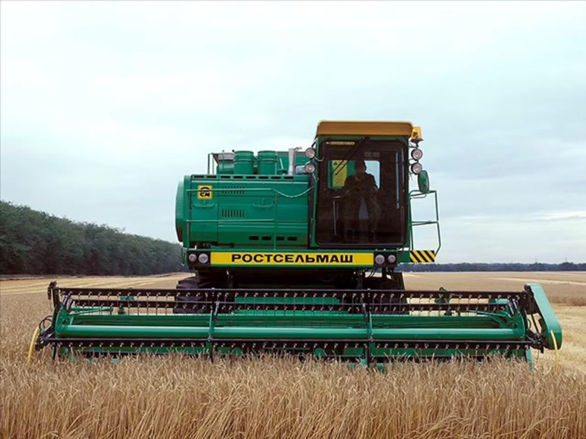 Комбайн Дон 1500