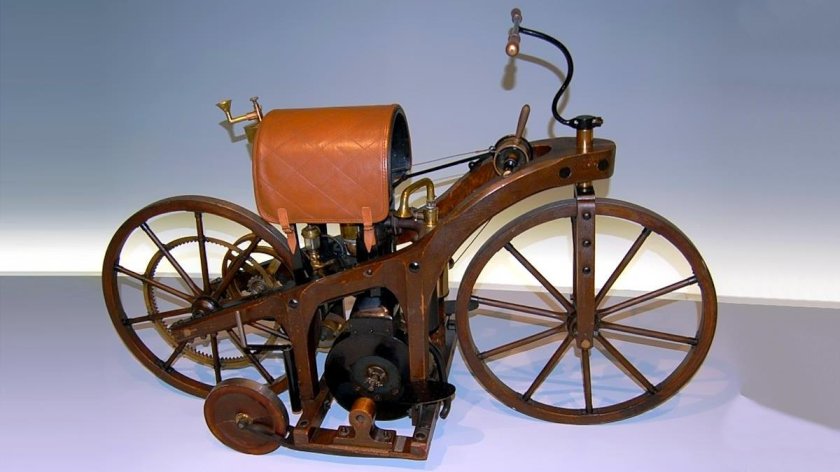 Мотоцикл Даймлера с ДВС 1885 года