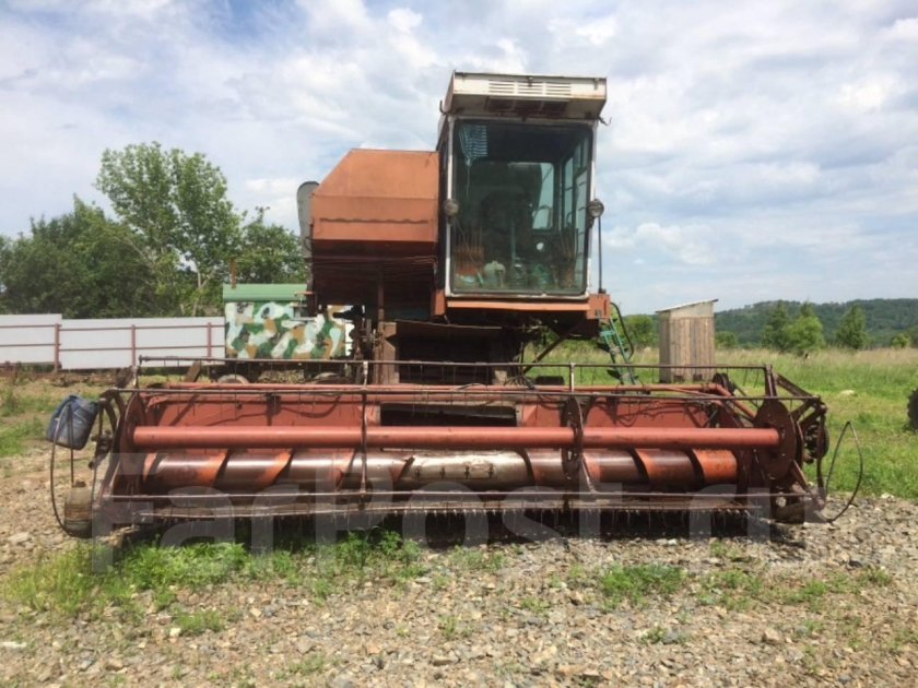 Комбайн Енисей гусеничный