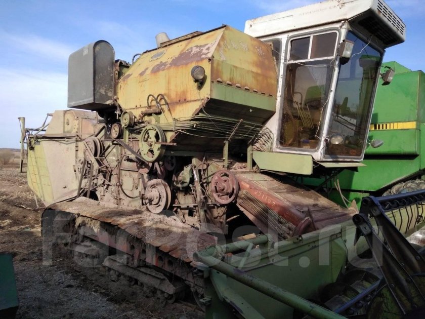 Гусеничный комбайн Енисей 1200