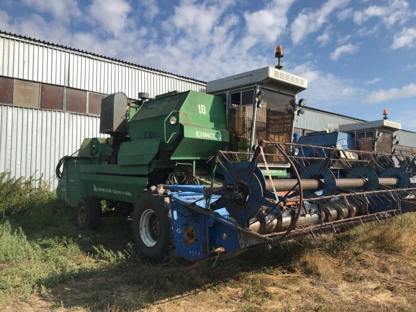Зерноуборочный комбайн Енисей 1200