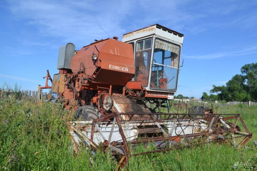 Зерноуборочный комбайн Енисей 1200