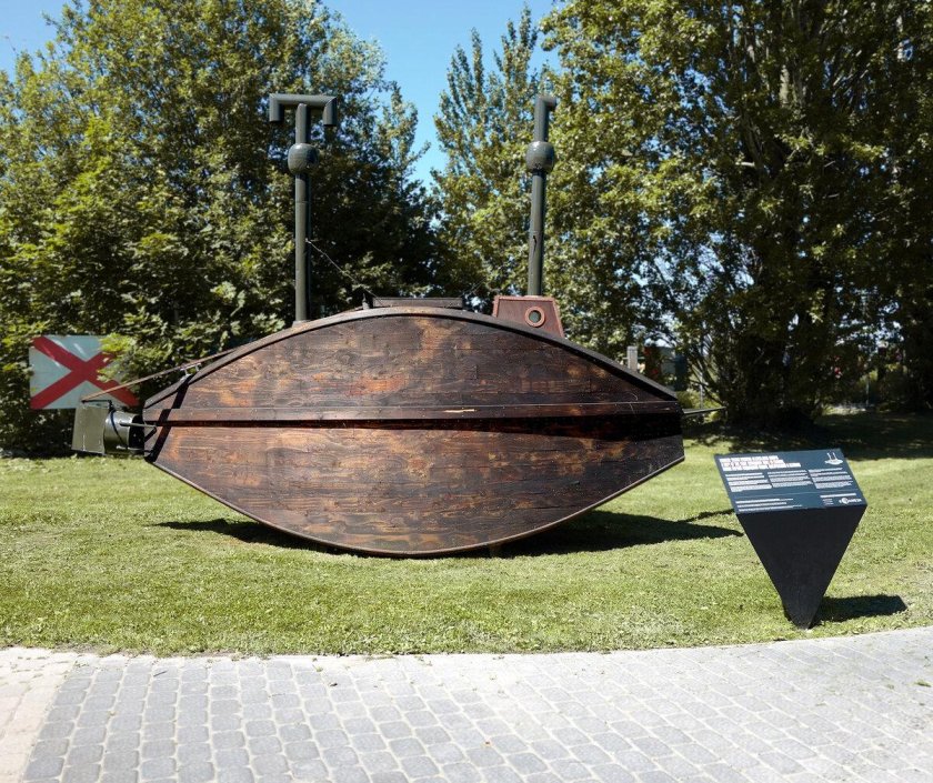 Первая подводная лодка