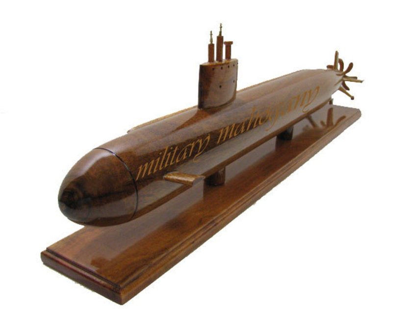 Подводная лодка из дерева