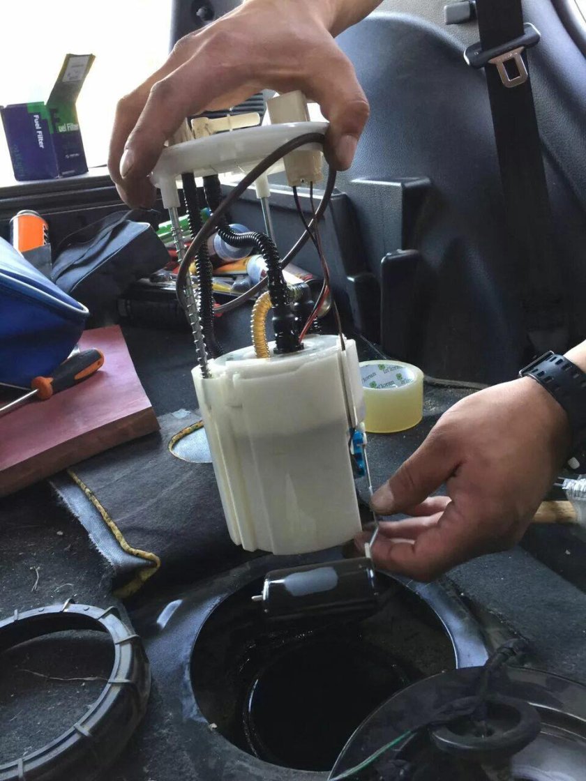 Топливный фильтр Киа Соренто 2.4 бензин