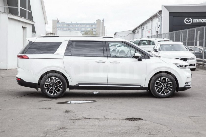 Kia Carnival 2021 белый