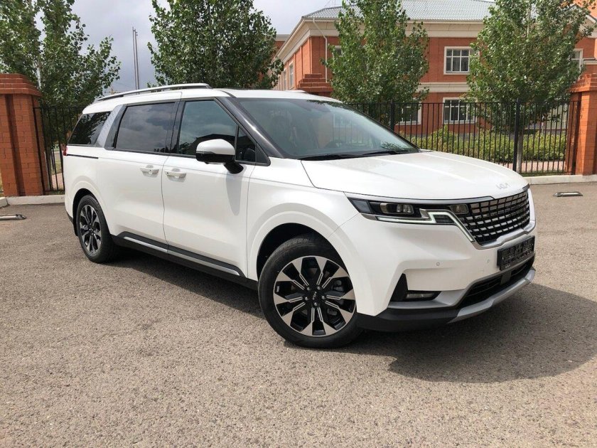 Kia Carnival 2022 белый