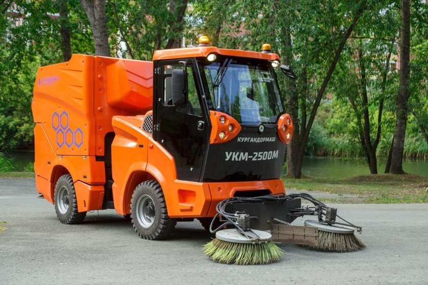 УКМ-2500 универсальная Коммунальная машина