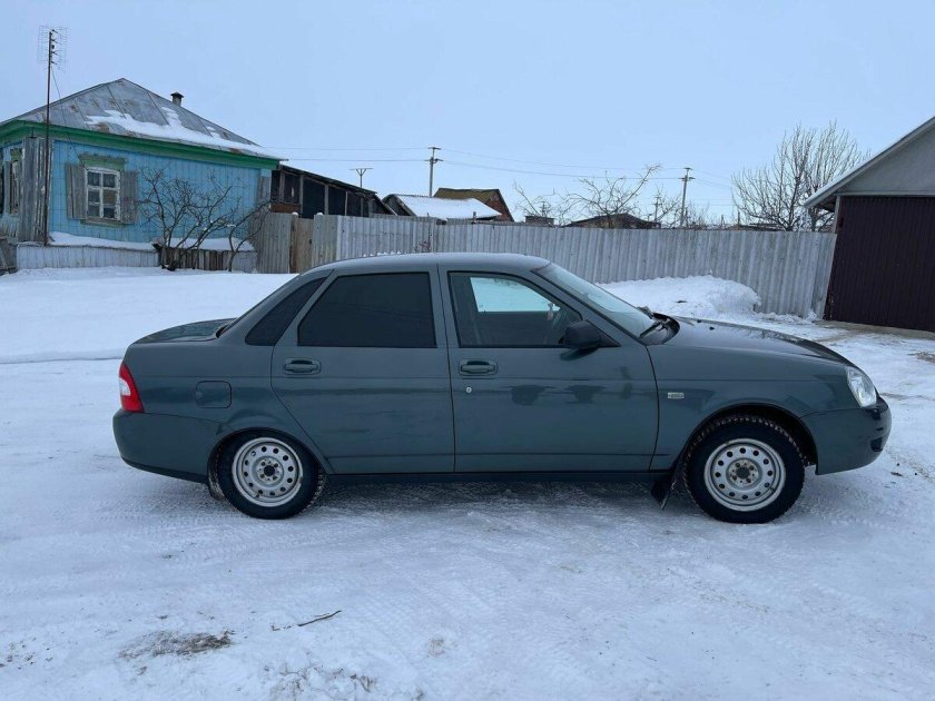 Серая лада приора