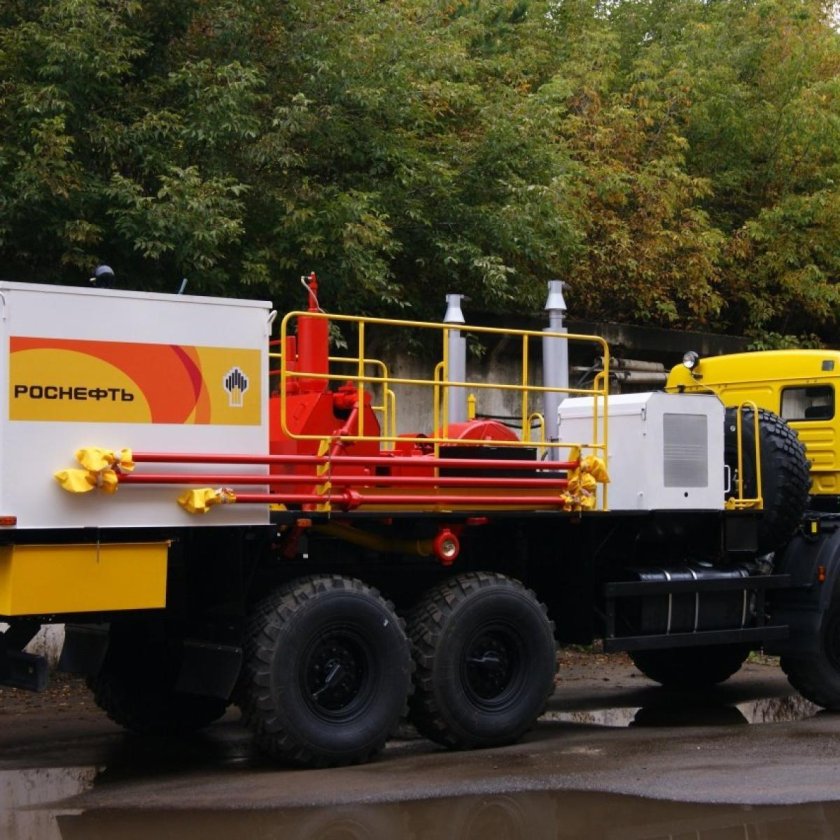 Цементировочный агрегат УНБ-125х32