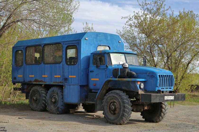 Вахтовый автобус урал