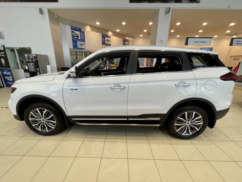 Geely Atlas Pro 2022 белый