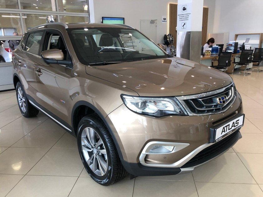 Geely Atlas золотой