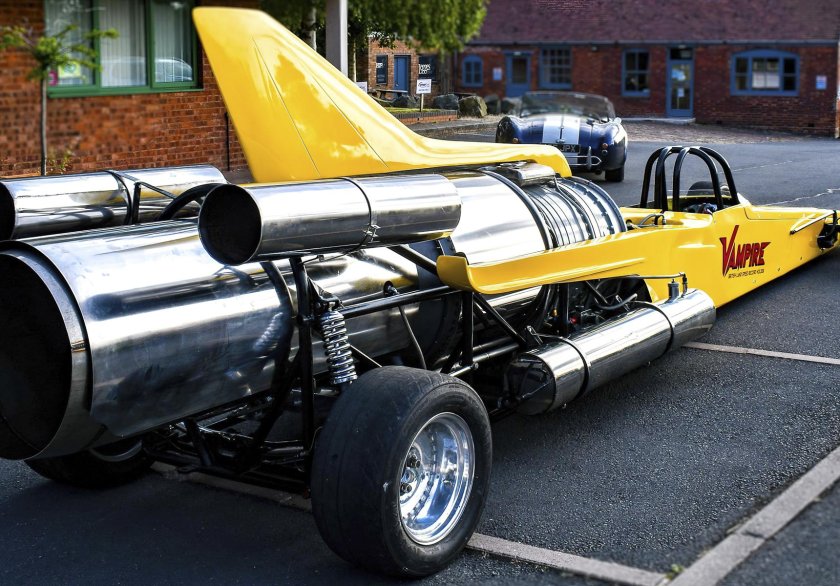 Машина с авиационным двигателем