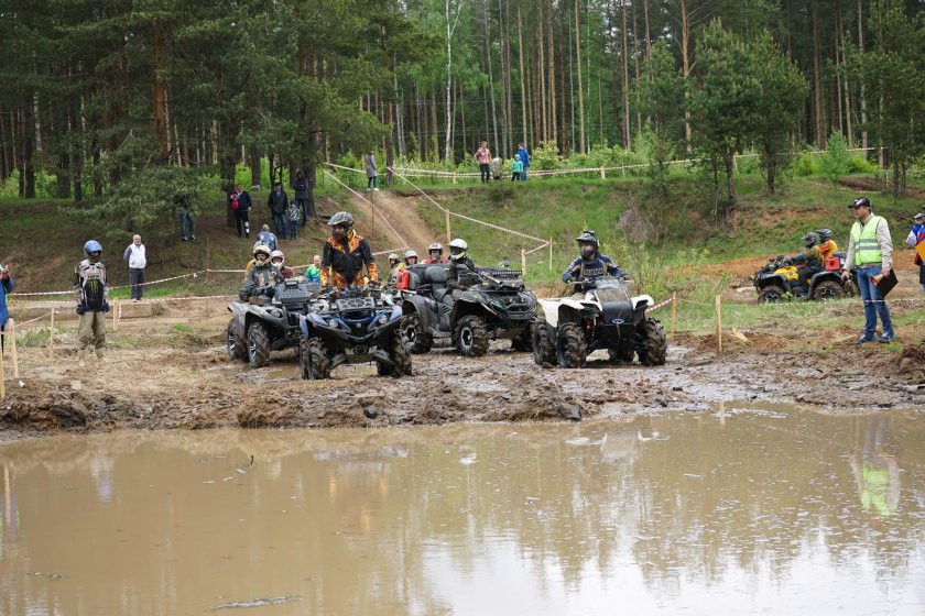 Квадроцикл по бездорожью