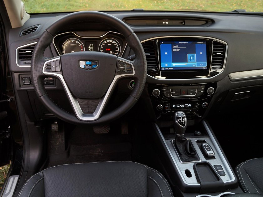Geely Emgrand x7 салон