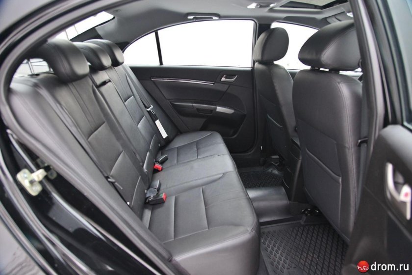 Geely Emgrand 7 салон сзади
