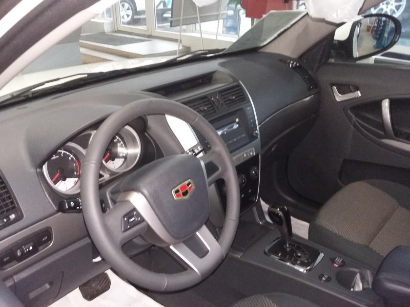 Geely Emgrand 7 салон