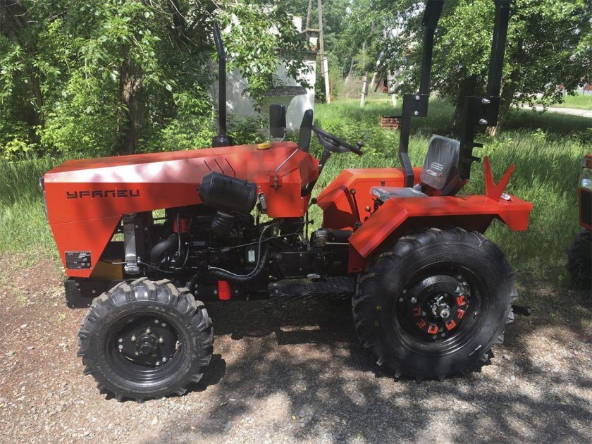 Трактор Уралец 2204