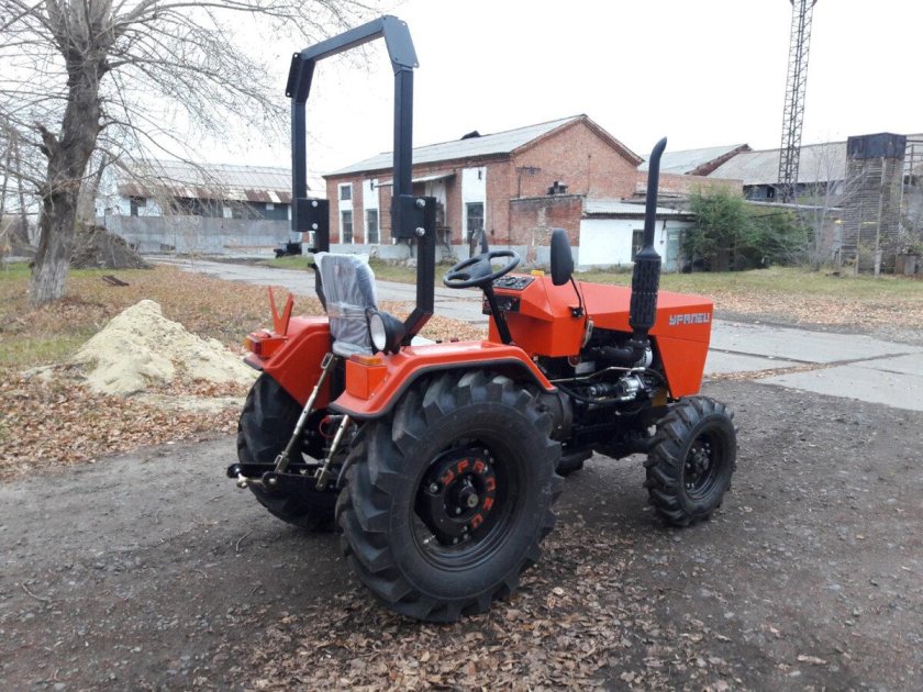 Трактор Уралец 2204