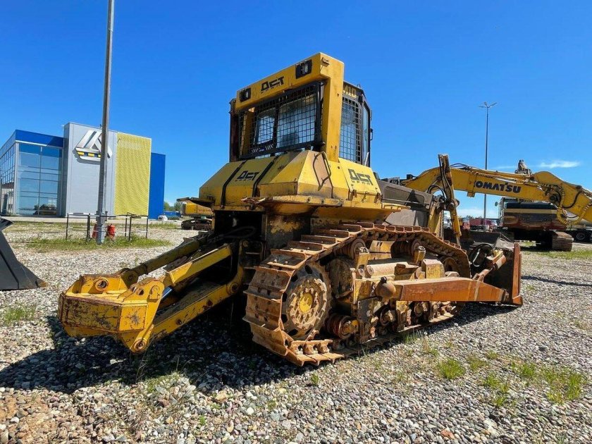 Гусеничный бульдозер