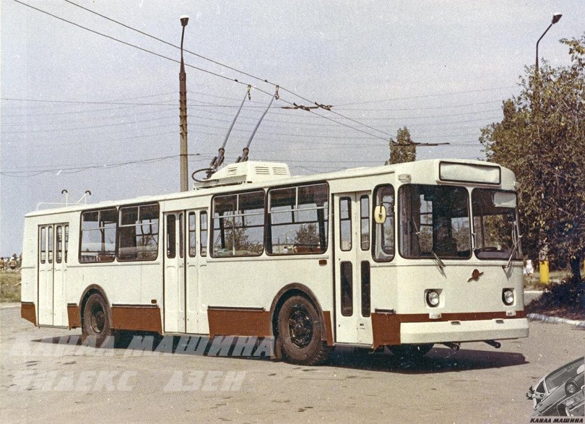 Троллейбус ЗИУ 682