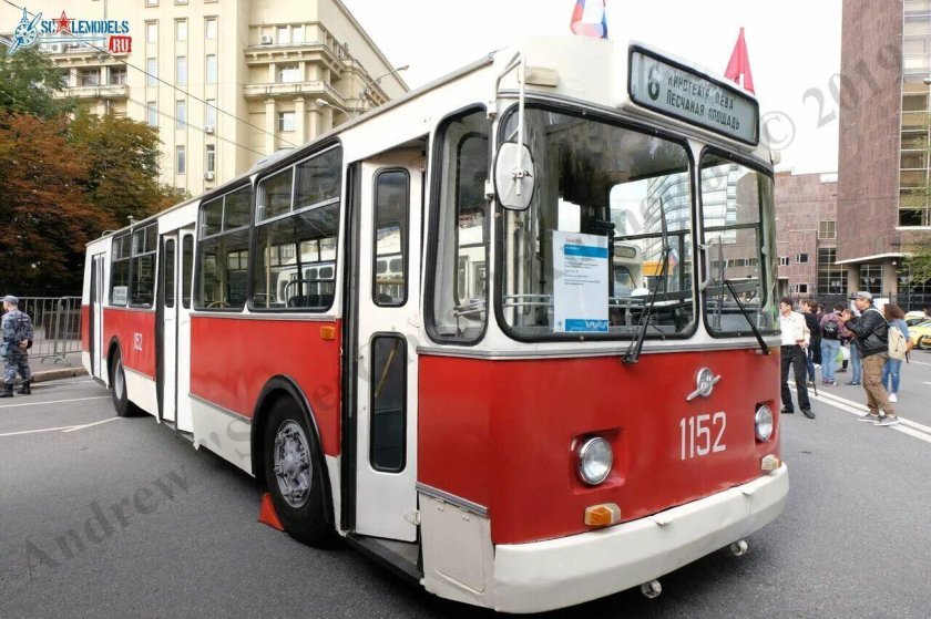ЗИУ-9 троллейбус