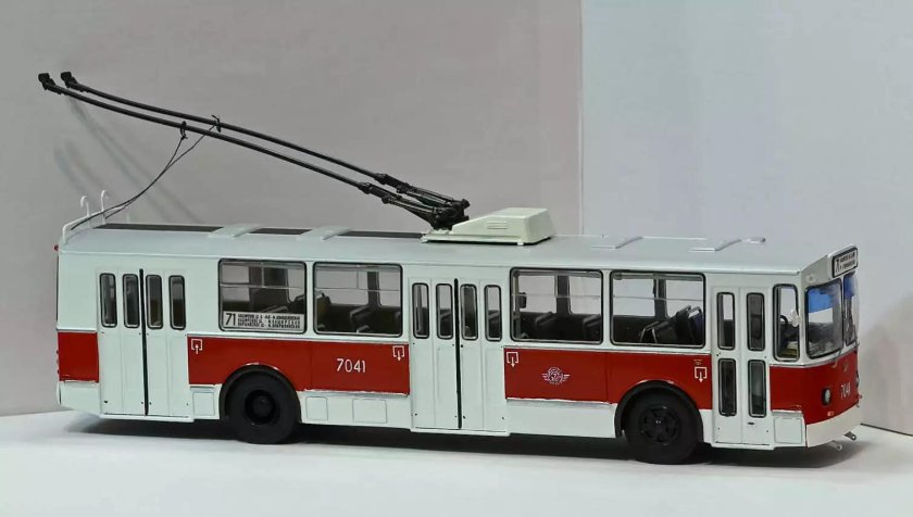 Модель троллейбуса ЗИУ-682