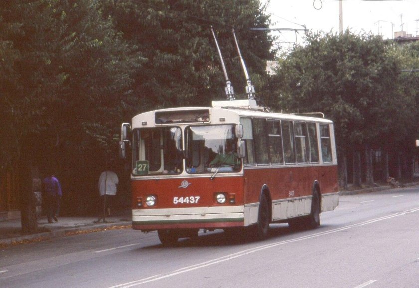 ЗИУ-9 троллейбус