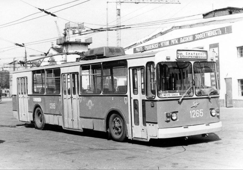 ЗИУ-9 троллейбус