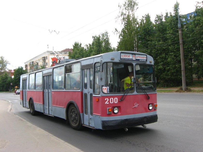 Троллейбус ЗИУ