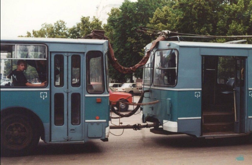 Троллейбусный поезд ЗИУ 682