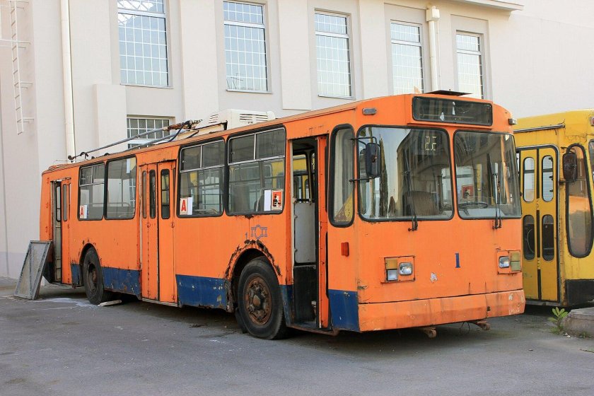 ЗИУ-9 троллейбус