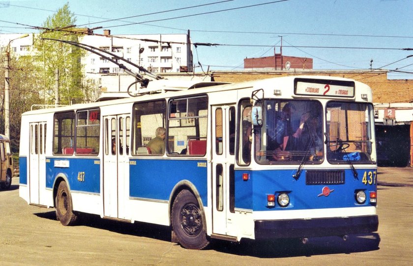 ЗИУ-9 троллейбус