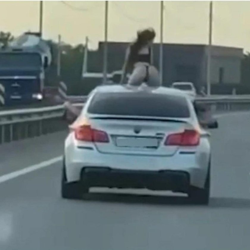 В машине пассажирка