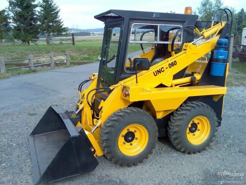 Погрузчик UNC 060