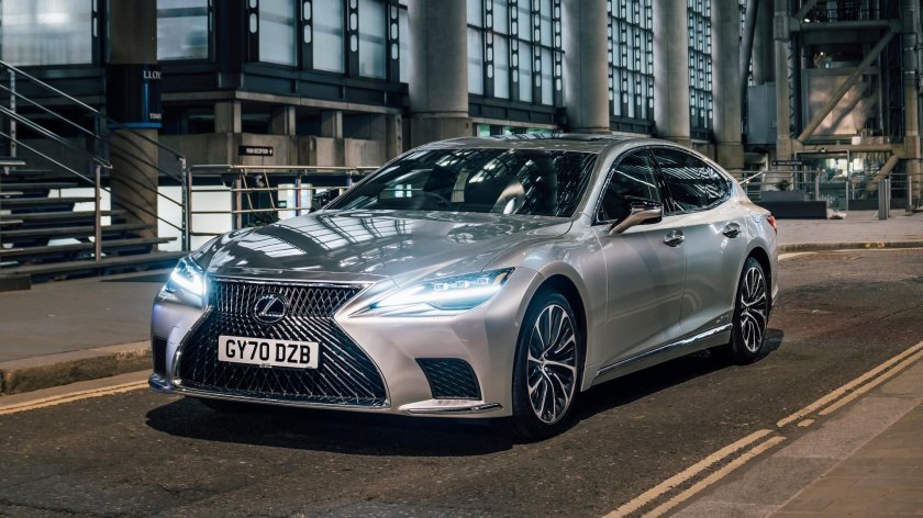 Лексус седан 2020