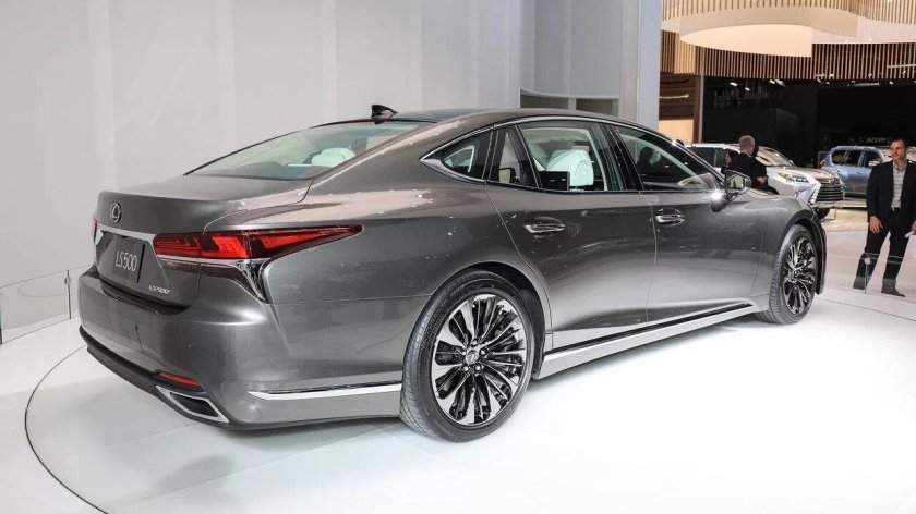 Лексус седан 2018