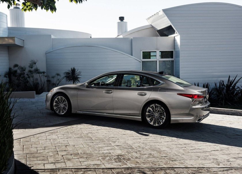 Лексус 500 седан