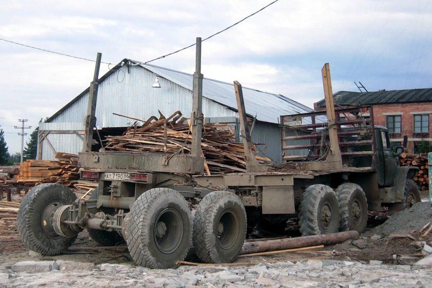 Урал лесовоз с роспуском