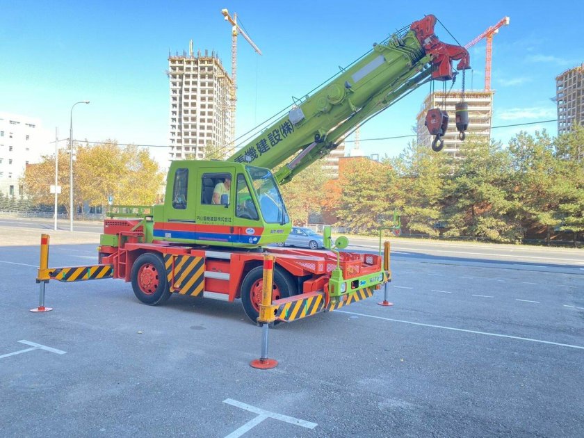 Zoomlion короткобазный кран