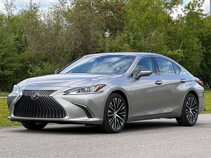 Лексус ес 250 2020