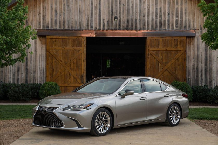 Lexus es300 2020